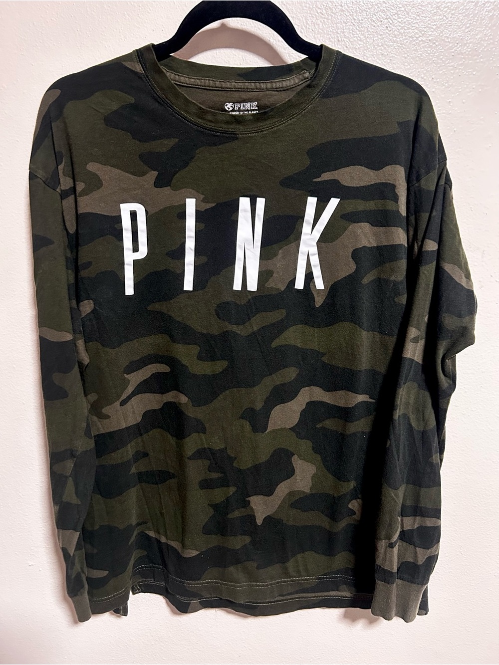PINK Victoria's Secret Men's Long Sleeve Camo Shirt - Olive/Black